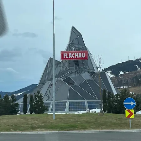 Mountainview Appartement Mit Balkon Und Carport Апартаменты