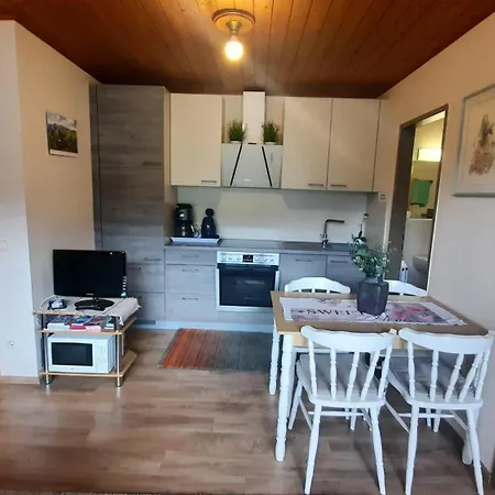 شقة Mountainview Mit Balkon Und Carport