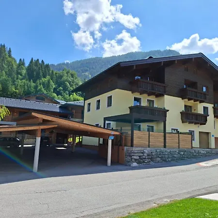 飞利浦斯公寓 *