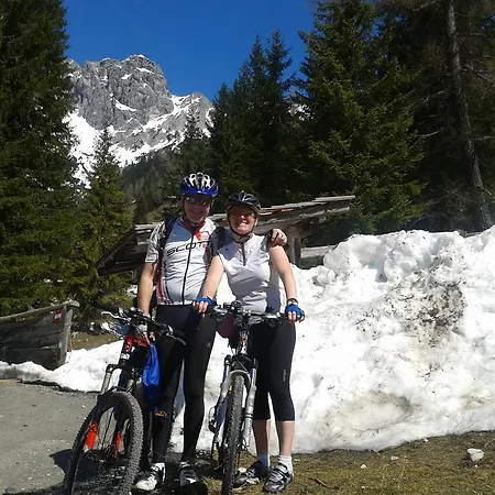 飞利浦斯公寓 *