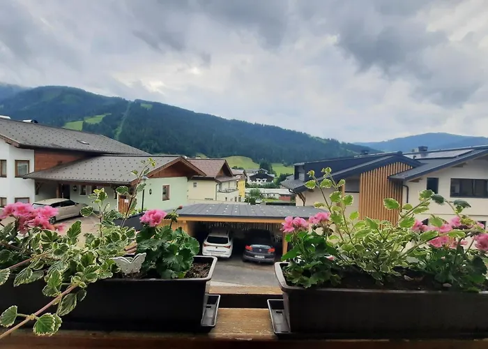 Mountainview Mit Balkon Und Carport Appartement